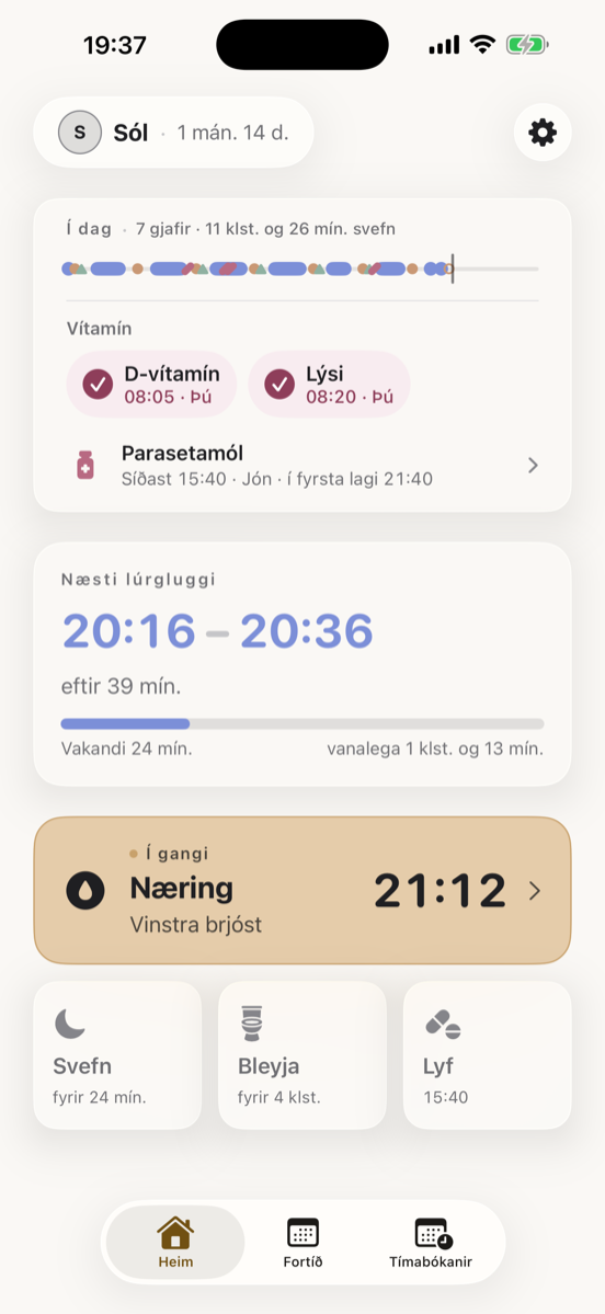 Heimaskjár Barnsins: matargjöf í gangi, vítamín dagsins merkt við og spá um næsta lúrglugga.